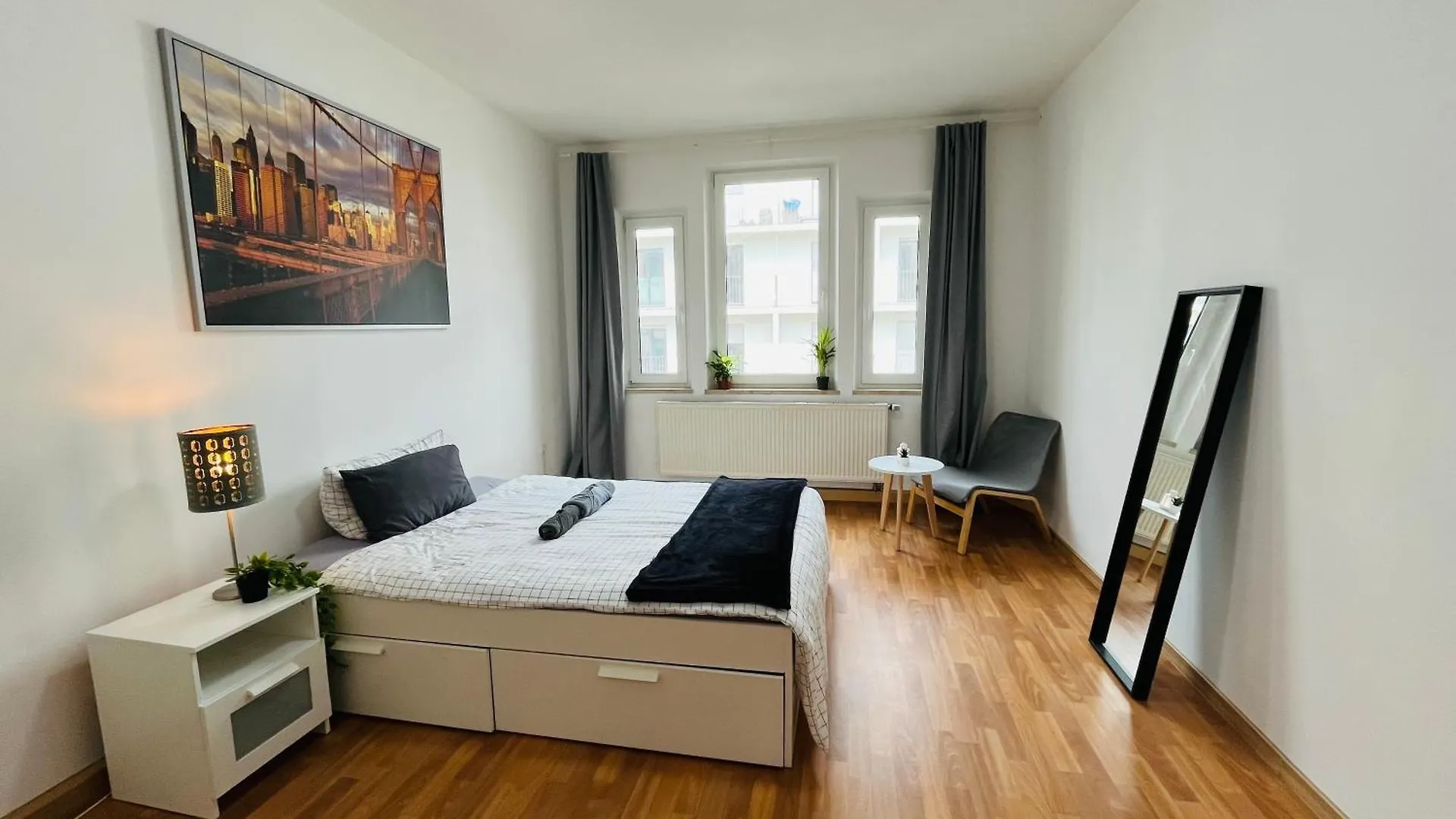 Bright & Spacious Room In Shared Home