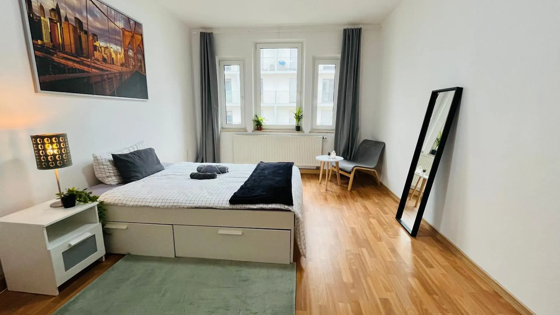 Bright & Spacious Room In Shared Home kontakter